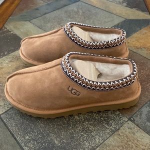 UGG Tasman Slipper - Mens size 7, Women’s size 9 - Chestnut - BRAND NEW